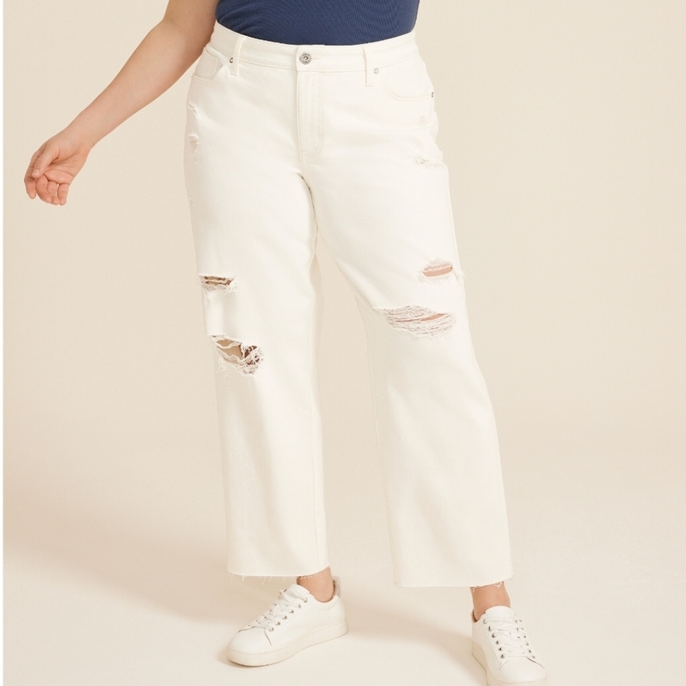 NWT Maurices Women's Distressed White Jeans with Raw Hem 20W